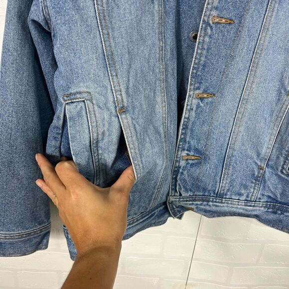 Vintage Mecca Women’s Jean Jacket Fits like a Medium - Picture 4 of 14